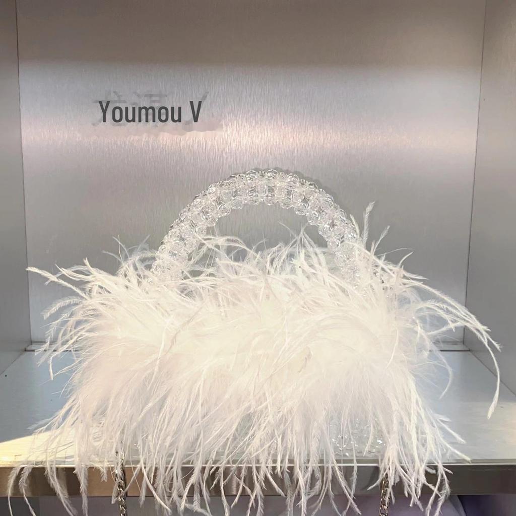 Роскошная сумочка с бисером из перьев страуса карамельного цвета