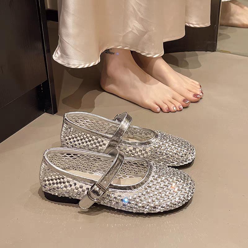 Модные дышащие французские туфли-лодочки с красивыми стразами, новые летние шлепанцы с плоской подошвой и открытым носком для улицы 2025, одинарная обувь