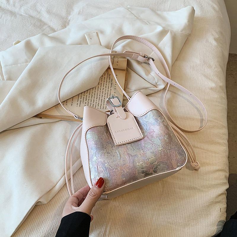 Популярные сумки Женские сумки Нишевый дизайн Летняя сумка через плечо Сумка-ведро с текстурой знаменитостей в Интернете