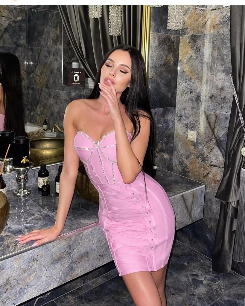 Розовое трикотажное платье без бретелек с люверсами и шнуровкой с открытой спиной и бандажной отделкой