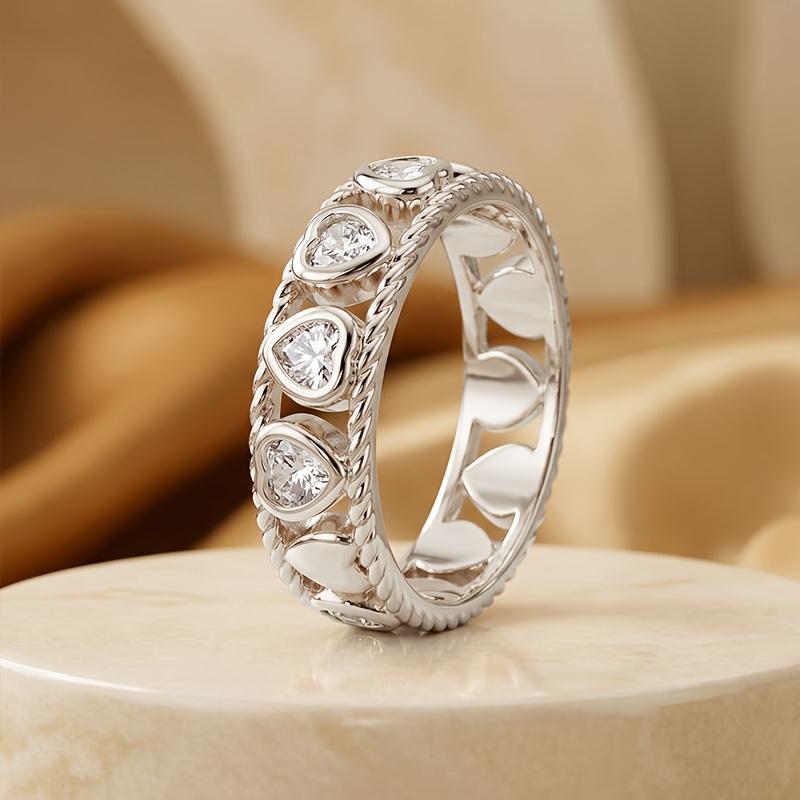 1PC Exquisite and light luxury style heart-shaped full-diamond women's wide ring, inlaid with sparkling heart-shaped synthetic zircon, with hollow