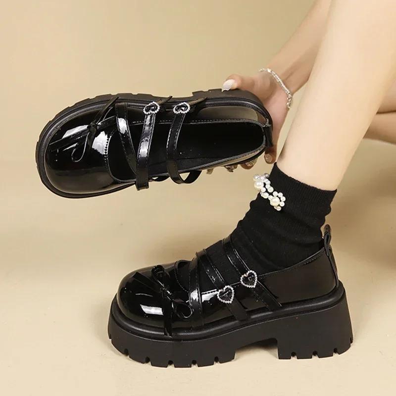 Туфли Мэри Джейн с бантом Женские 2025 Туфли-лодочки на платформе с перекрестным ремешком Женские с пряжкой в виде сердца Лакированная кожа Обувь Лолита