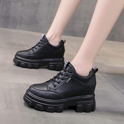 Женские кожаные кроссовки на внутренней платформе, новинка весны и осени 2025 года, маленькие белые, на толстой подошве, увеличивающие рост, универсальные, повседневные, на мягкой подошве, для путешествий