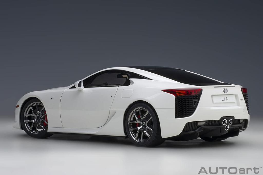 AUTOart Scale Lexus LFA Carbon Finished Product 1/18 (Whitest White/Black Fiber)