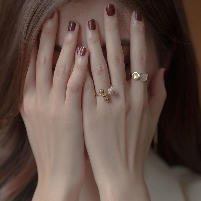 Изысканное геометрическое кольцо: Южнокорейская мода, простые цвета, роскошь, нишевый дизайн для женщин