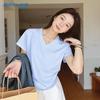 Повседневная хлопковая футболка с V-образным вырезом Jeanswest