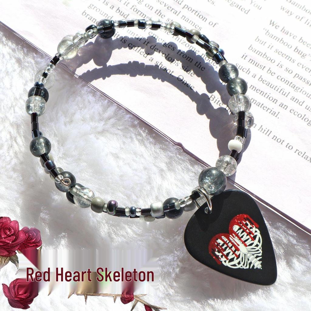 Подвеска-медиатор для гитары ручной работы и браслет из бусин