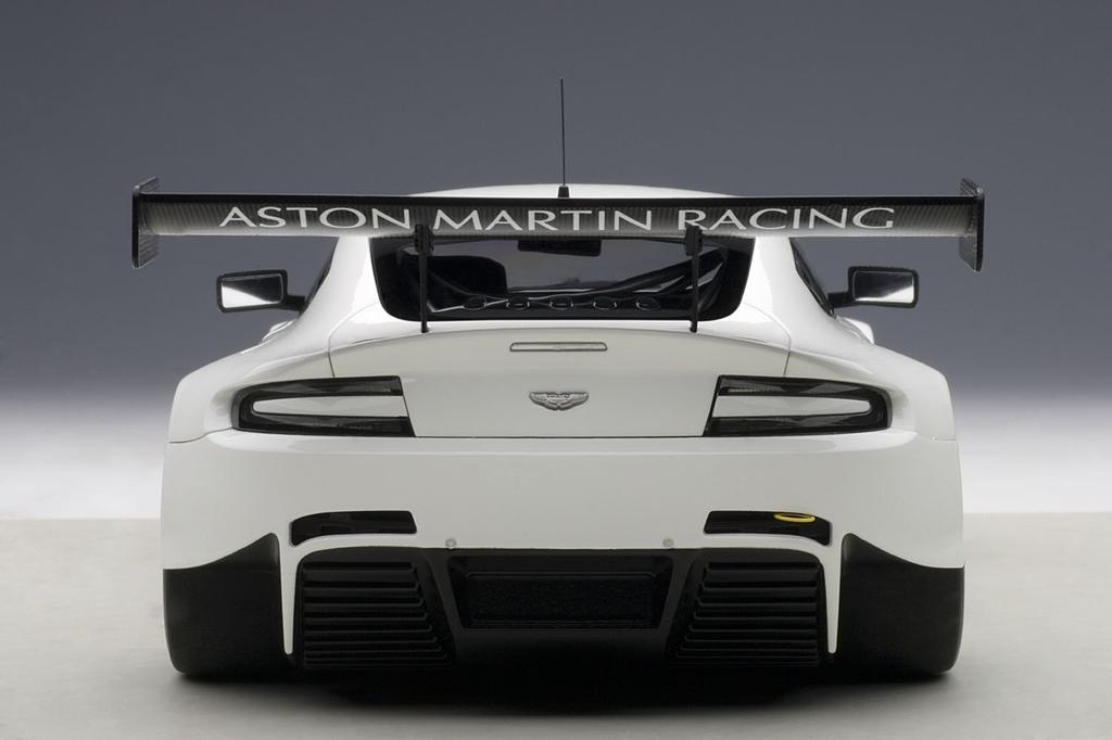 AUTOart Aston Martin V12 Vantage GT3 2013 Completed Product 1/18 (White)