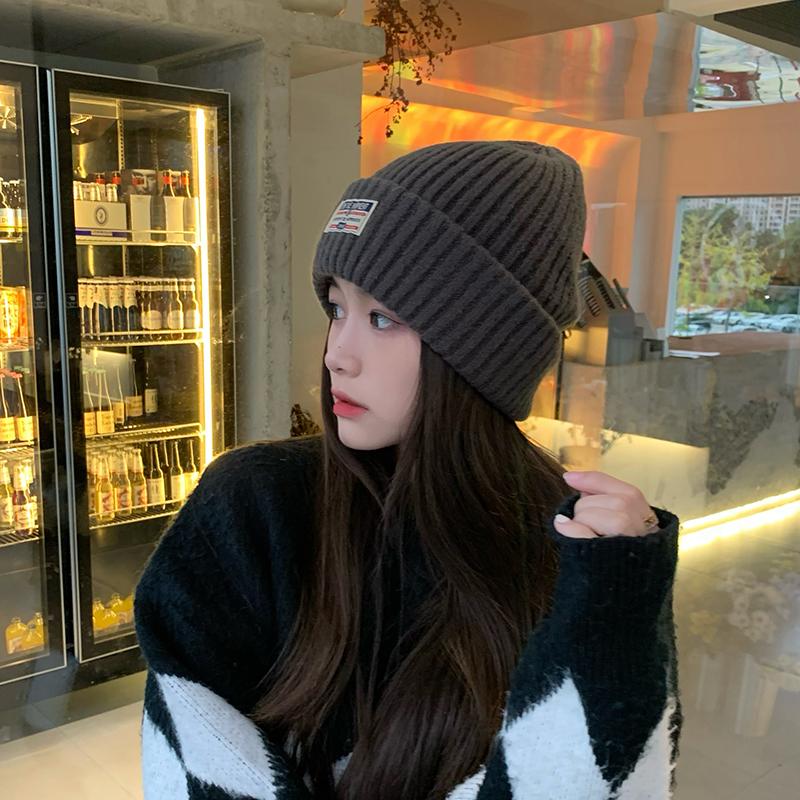 Шапки вязаные из ткани мужские и женские осенние новые универсальные утолщенные шерстяные шапки женские защитные наушники холодные шапки