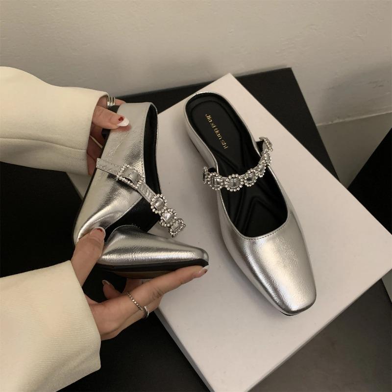 Тапочки со стразами, новые сандалии для работы на открытом воздухе, шлепанцы, мюли, низкий каблук, белые туфли для женщин с удобным роскошным корейским стилем