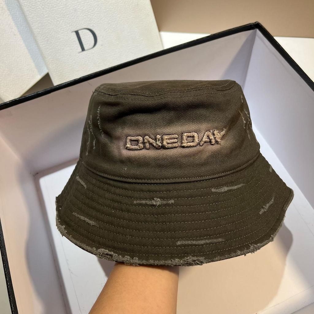 Fashion new spray color embroidery three-dimensional letter baseball cap European and American youth personality hole washed cotton cap tide