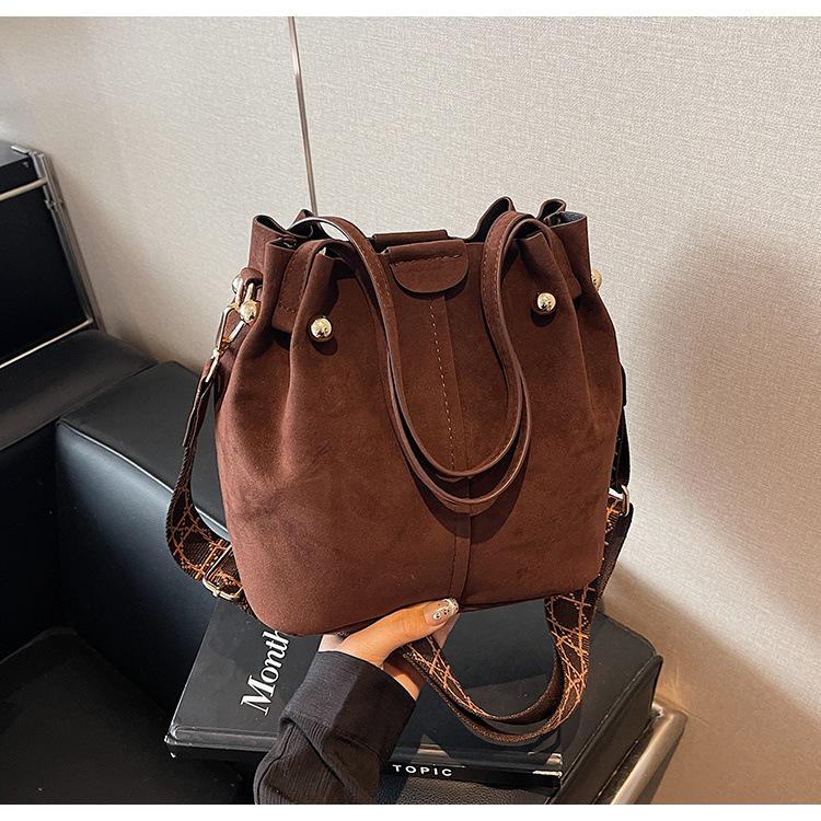 Корейская универсальная сумка-ведро класса люкс, издание весна/лето 2024: Женская сумка через плечо с широким ремнем