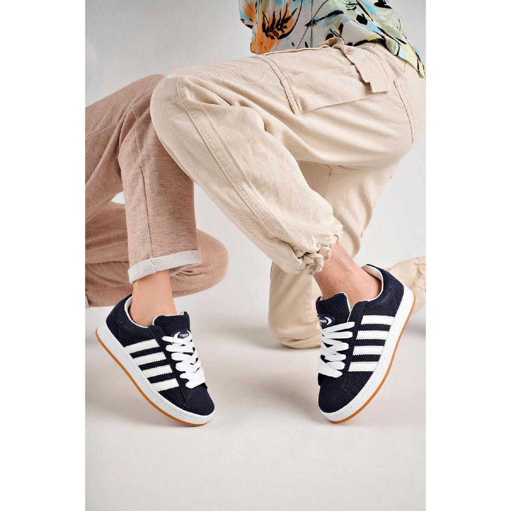 Спортивные кроссовки черные белые