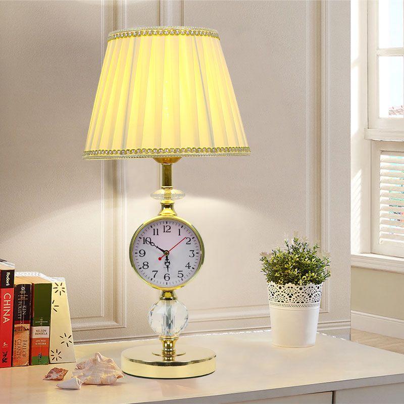 Европейская хрустальная настольная лампа для спальни с настольной декоративной прикроватной лампой с часами