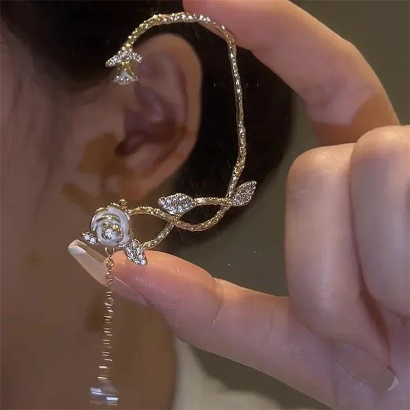 Изысканные серьги-клипсы в форме розы из легкой роскоши с хрустальными звездами и длинными кисточками