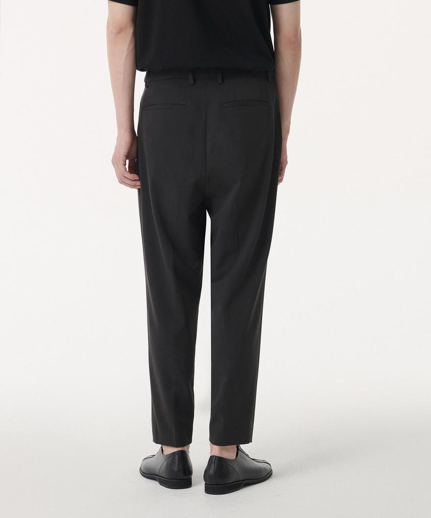 MUSINSA STANDARD Peg-Top Hidden Elastic Waist Slacks [Dark Gray]