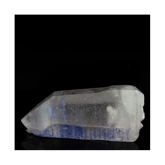 Pierres et Minéraux. Quartz + Dumortierite. 193.5 ct. Vaca Morta quarry, Bahia, Brésil.