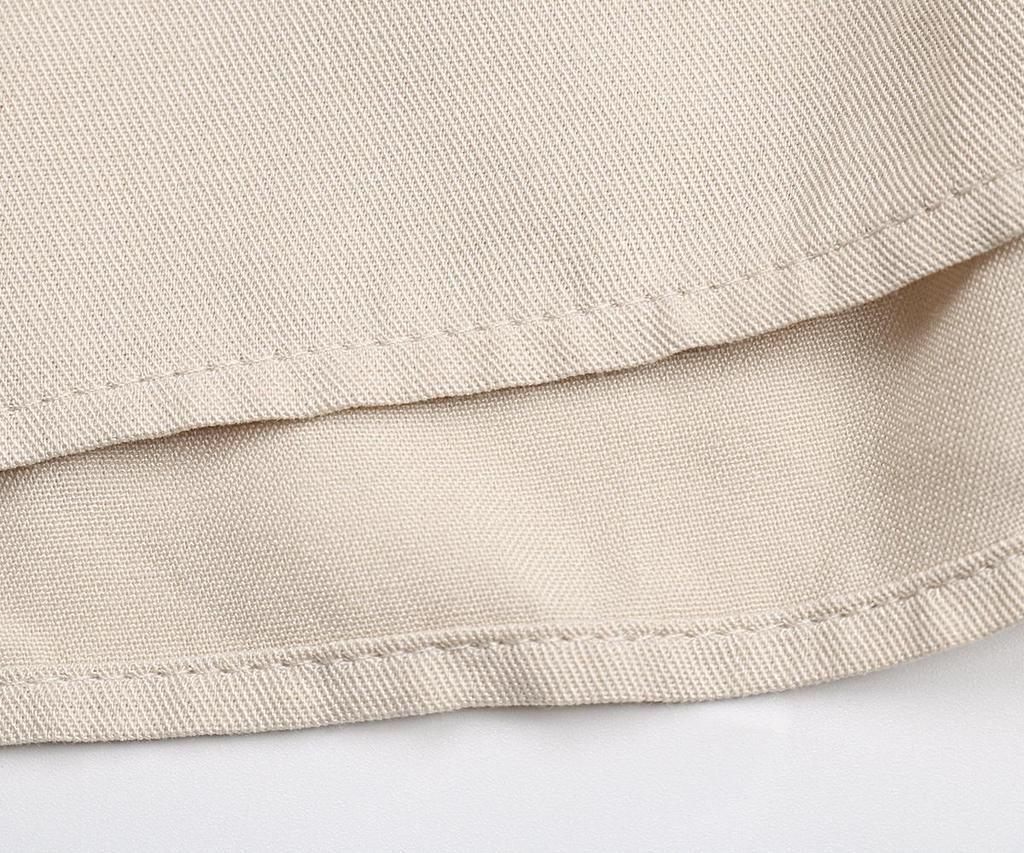 Летнее женское платье трапециевидной формы длиной до колена с V-образным вырезом без рукавов