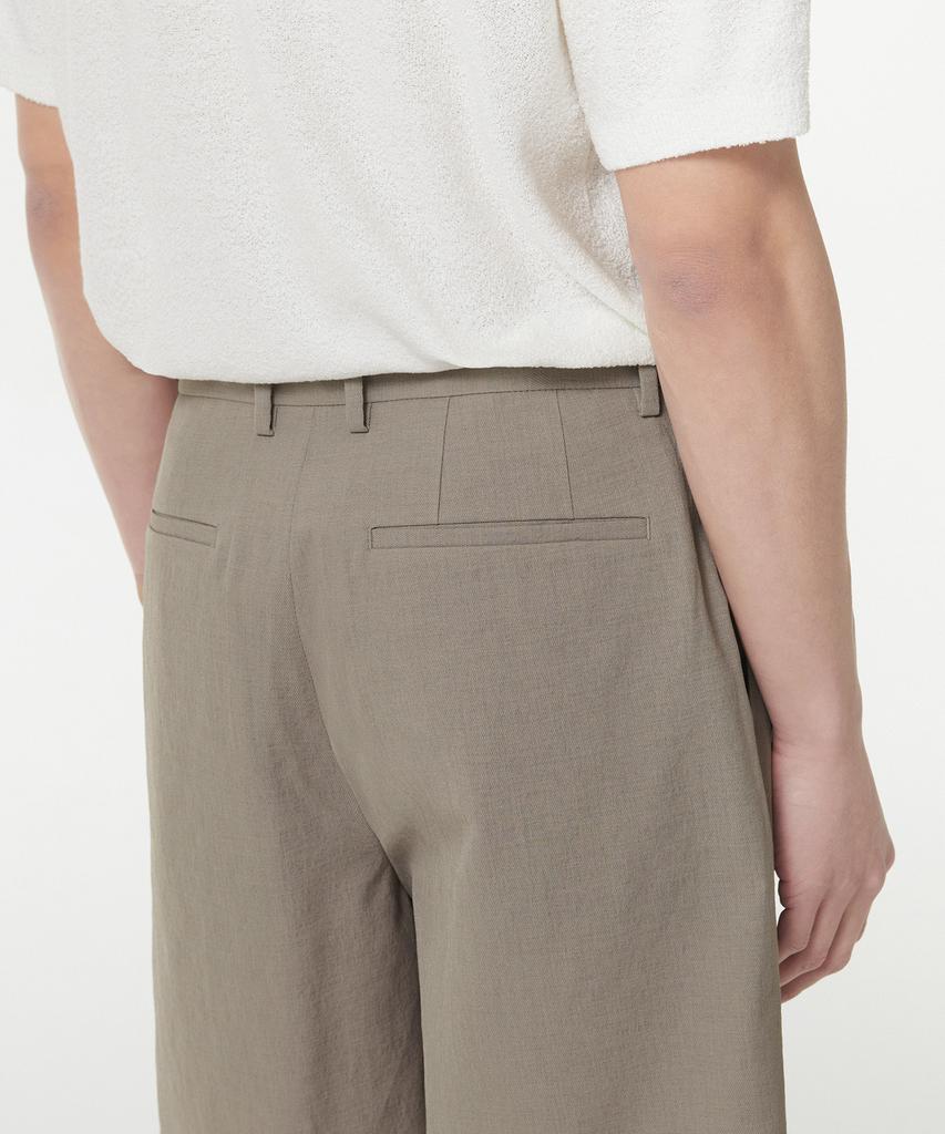 MUSINSA STANDARD Cool Touch Hidden Elastic Waist Half Slacks [Grayish Beige]