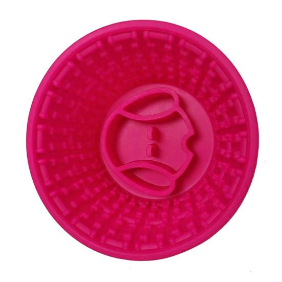 Миска-лизун для медленного кормления собаки способствует здоровому и спокойному питанию. Текстурированная силиконовая миска для собаки с присоской для всех размеров собак. Уход и время еды.