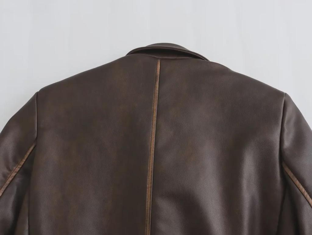 Женский плащ средней длины из искусственной кожи с потертостями, осень 2023 г.