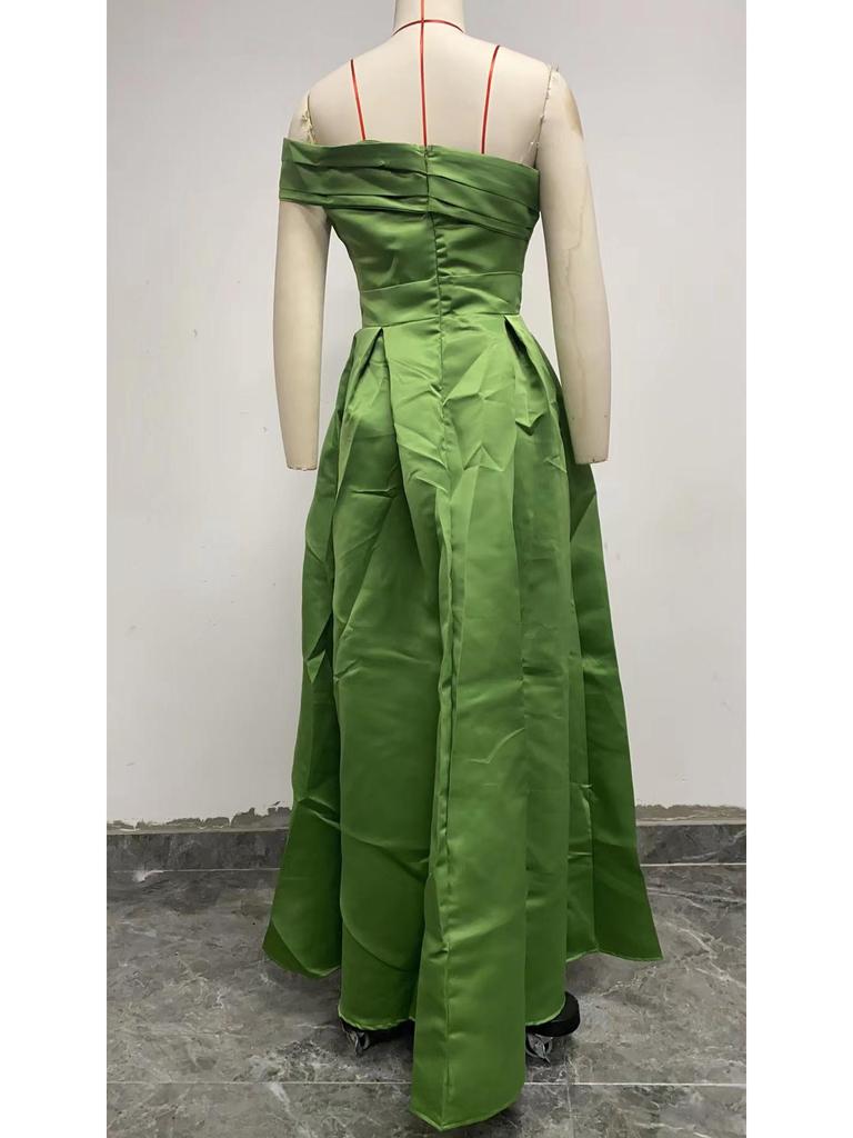 Зеленое атласное вечернее платье на одно плечо с высоким разрезом - идеально для вечеринок и дней рождения