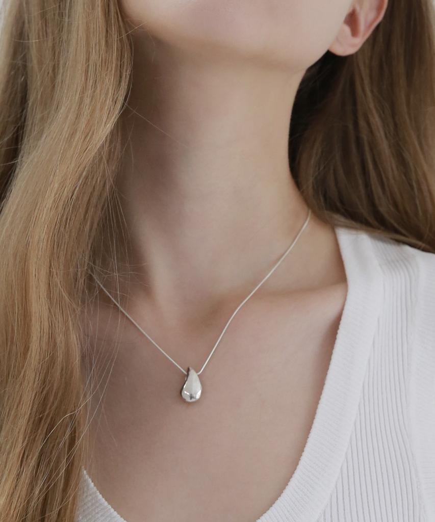 Reindeer Mute Necklace 08