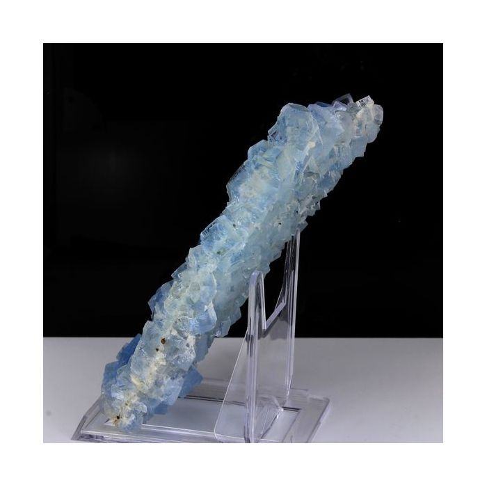 Pierres et Minéraux. Fluorite. 4659.0 ct. (0,93 kg). Yaogangxian Mine, Hunan, Chine.