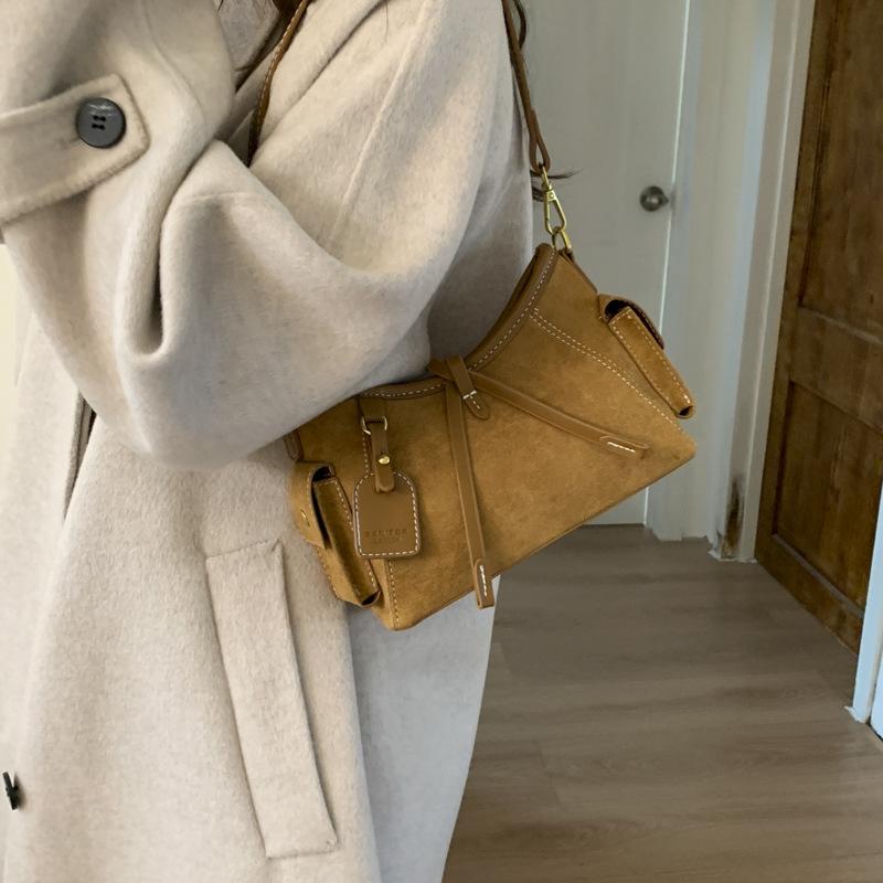 Замшевая сумка женская большой вместимости 2025 новая осень и зима универсальная ретро сумка на плечо подмышку сумка-ведро для поездок на работу
