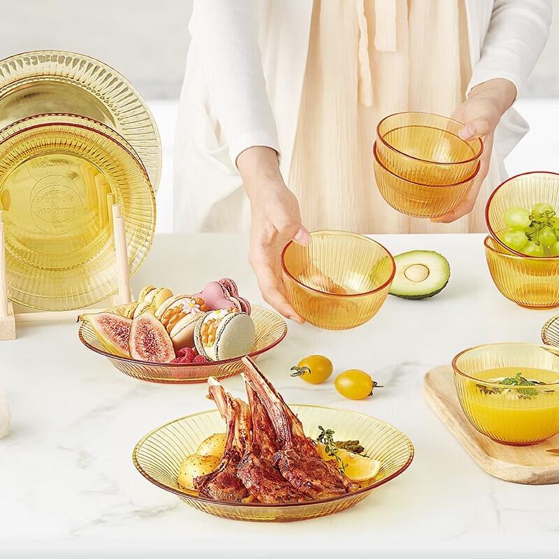 Snapware Amber Glass 16-Piece Dinnerware Set