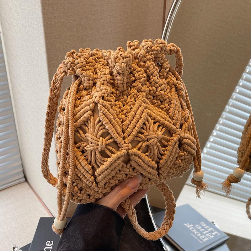 Плетеная соломенная сумка женская летняя универсальная 2024 новая модная нишевая дизайнерская сумка через плечо сумка-ведро приморская пляжная сумка