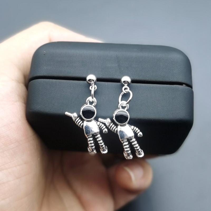 Creative Cute Design Universe Contracted Earrings for Women Girls Space Astronauts Stud Earrings Fashion Star Women's Gift