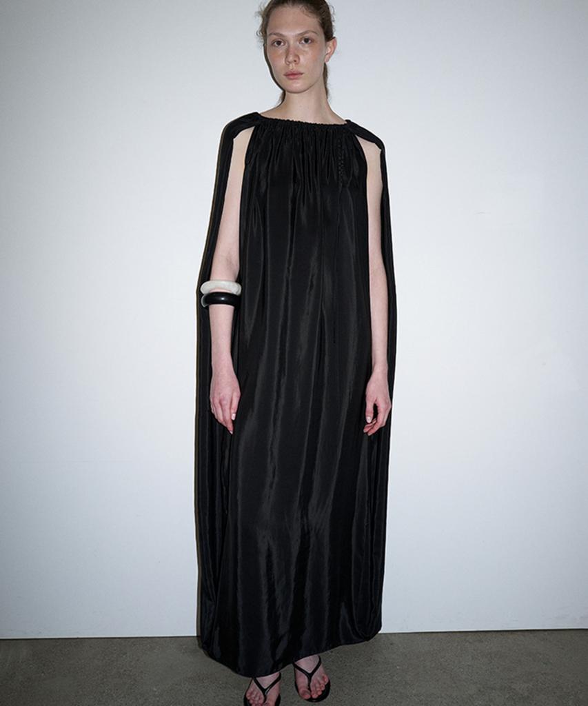 Deolum Cape Dress_Black