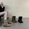 \~ Матовые замшевые ковбойские сапоги в западном стиле женские с V-образным вырезом на толстом наборном каблуке с пряжкой-ремнем квадратный высокий каблук ботинки Мартин