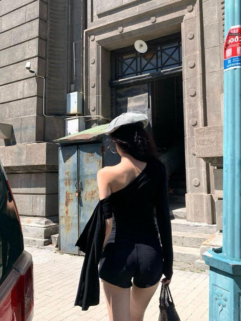 Топ бодикон с длинными рукавами и открытыми плечами с нерегулярной лентой - Женский весенний шик