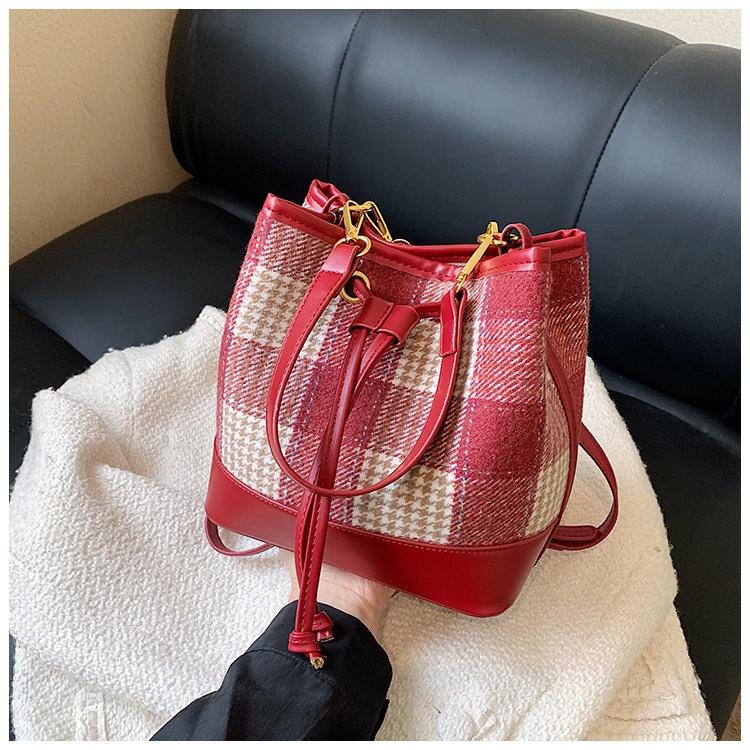 IELGY Женская красная сумка-мешок, большая вместительная сумка через плечо в клетку с текстурированной отделкой премиум-класса