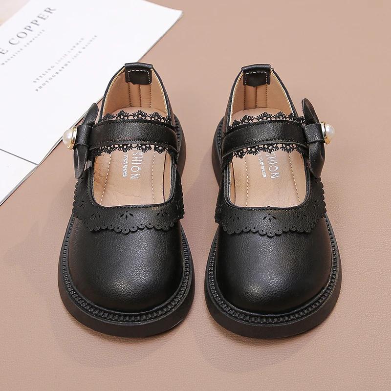2024 Детские кожаные туфли для девочек, осенние новые модные корейские туфли с мягкой подошвой, нескользящие, универсальные, французские шикарные кружевные туфли на плоской подошве