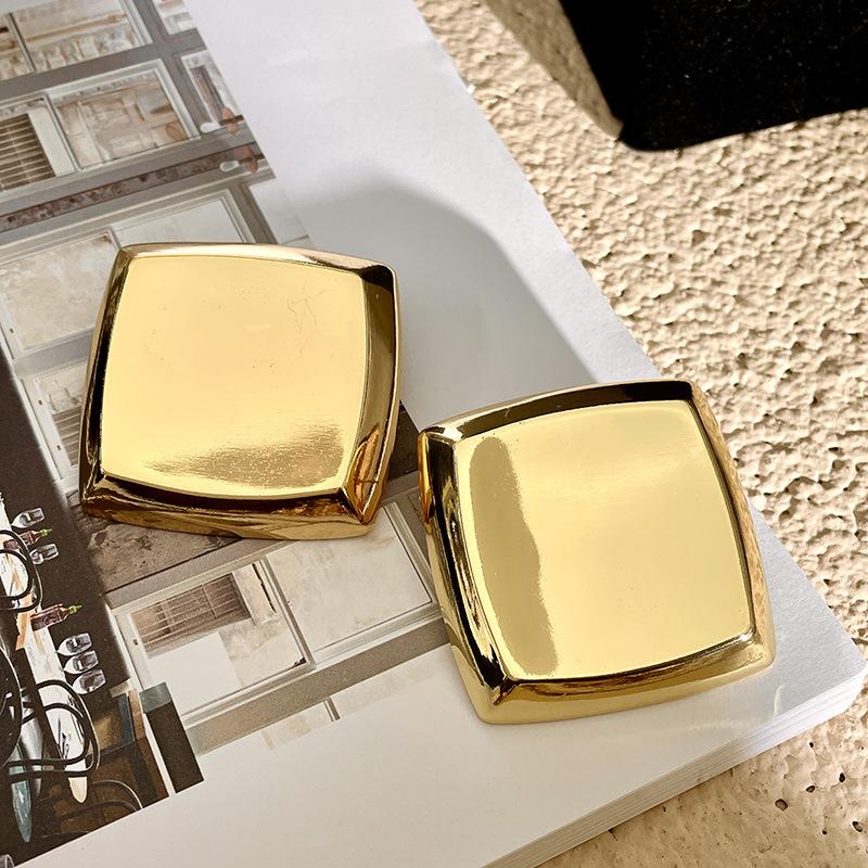 Металлические серьги, золотые серьги, легкая роскошь на осень и зиму, ощущение высокого класса, золотые серьги в гонконгском стиле с уникальным темпераментом для женщин