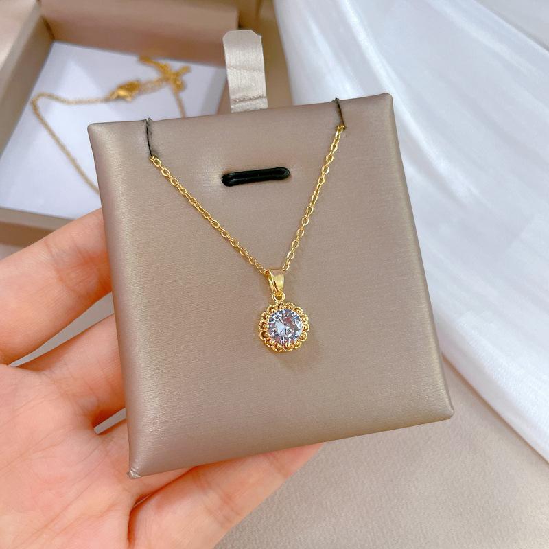 Light Luxury Temperament Real Gold Gorgeous Empty Zircon Necklace Female Versatile Clavicle Chain Titanium Steel Chain