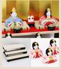 Osaka Choseido Original Hina Doll Компактная мини-кукла Hina с выгравированным именем и деревянной биркой Бонусная керамическая кукла Hina Sakura Hina Тип сборки Трехъярусная