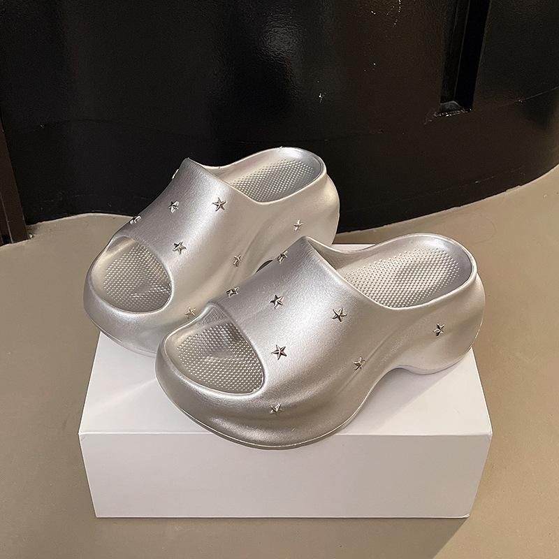 Женские шлепанцы на толстой подошве для увеличения роста, летние, новые легкие шлепанцы с отверстиями, маленькие пляжные прохладные шлепанцы