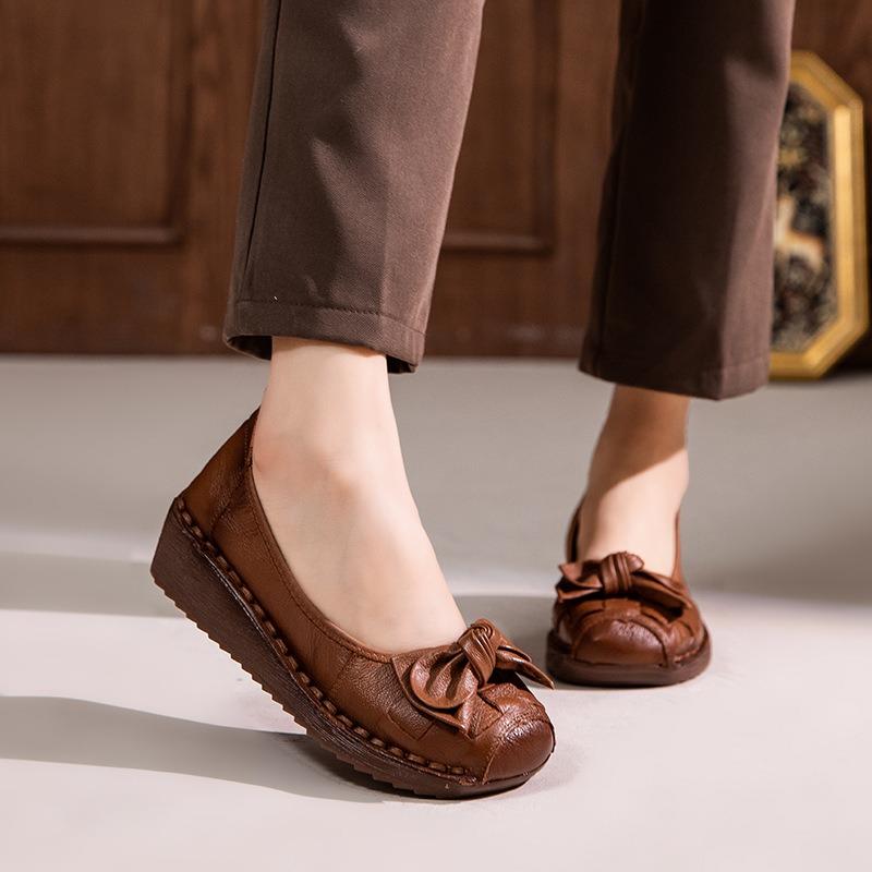 Retro single shoes leather soft-soled mother shoes spring and autumn new non-slip beef tendon sole wedge heel medium and old bow women's shoes