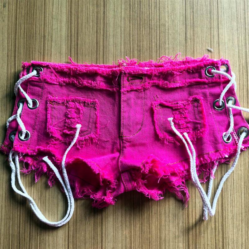 Женские джинсовые шорты на шнуровке с люверсами и боковым разрезом