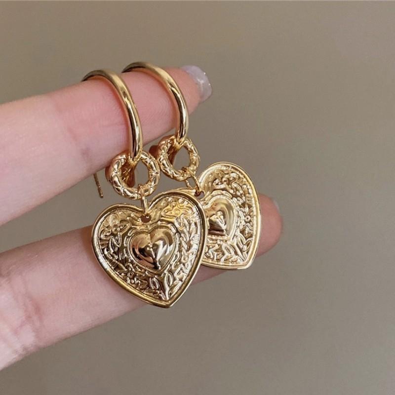 Creative Simulation Acorn Pendant Earrings for Women Personalized Detachable Hook Earrings Novelty Ear Jewelry Accessories Gift