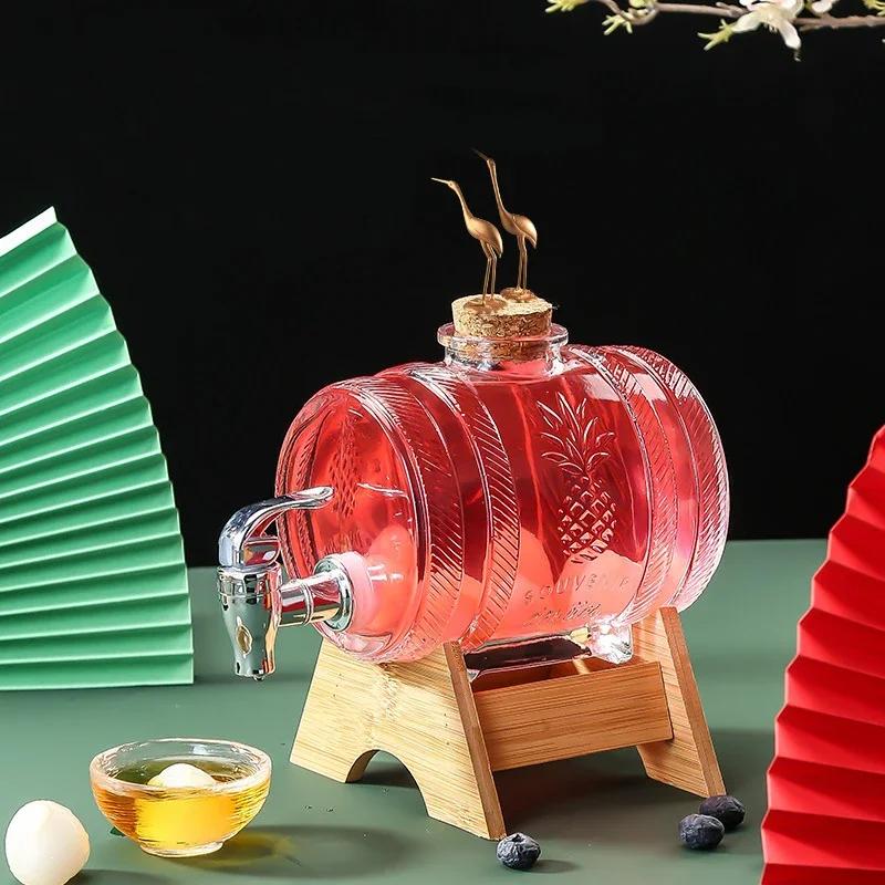 Классическая модная домашняя барная утварь, стеклянная бочка без свинца, графин для виски и вина с деревянной подставкой для ликера, шотландского бурбона