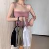 Однотонный спортивный топ на тонких бретелях с фиксированными чашками, стильный дизайн спинки, универсальная бандо против вырезания и нижнее белье.