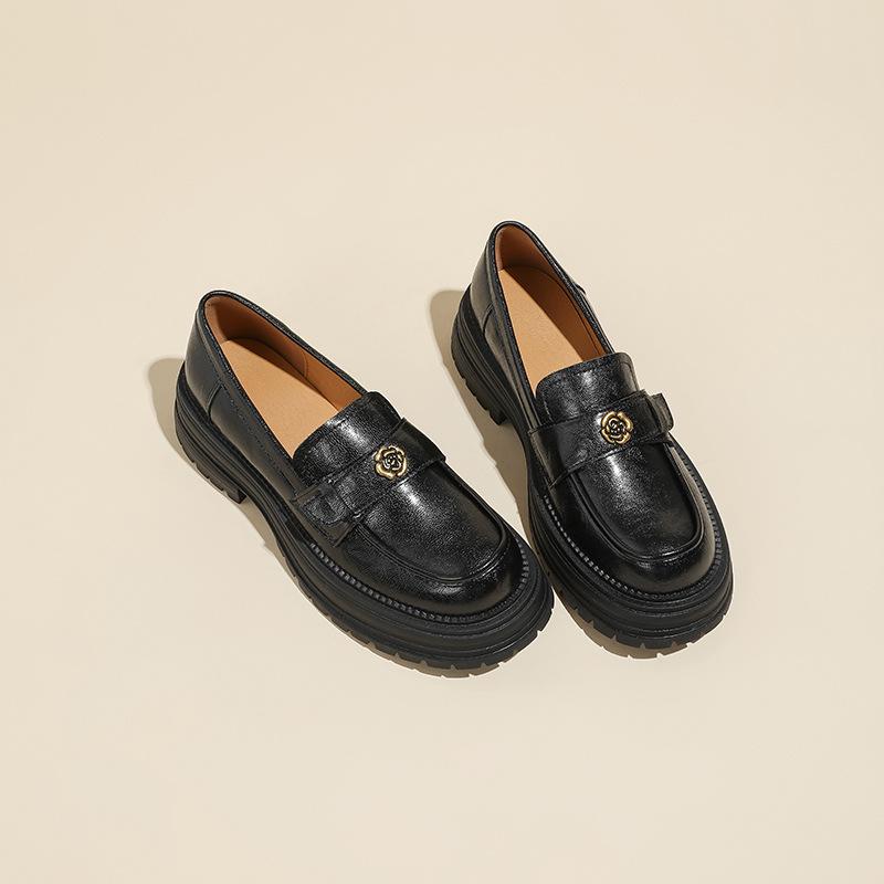 Лоферы на толстой подошве в британском стиле ретро с одним ремешком женские классические камелии 2025 ранняя весна маленькие кожаные туфли одинарная обувь