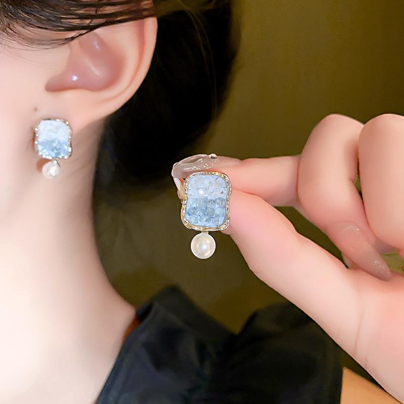 Vintage Steel Teardrop Cat Eye Earrings for Women - Retro, High-End, Versatile Fashion Ear Studs