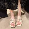 Мода Мода Женские тапочки Лето 2024 Новые Chinelos Feminino Корейские Повседневные Пляжные Праздничные Шлепанцы Сандалии На плоской подошве Слипоны Обувь