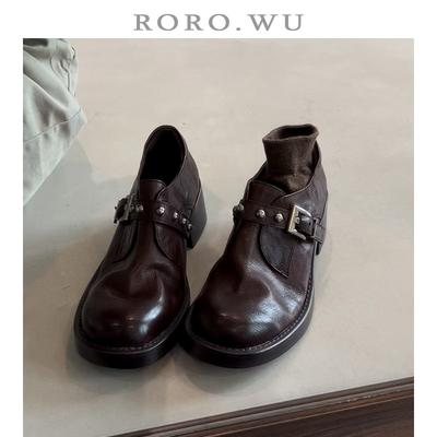 Версия из овчины! Лоферы женские модные универсальные черные с круглым носком заклепками пряжкой ремня не утомляют ноги толстый каблук маленькие кожаные туфли